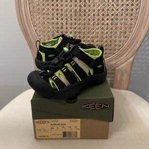 Keen Newport H2 New in Box Toddler Size 9 Black/Lime Green